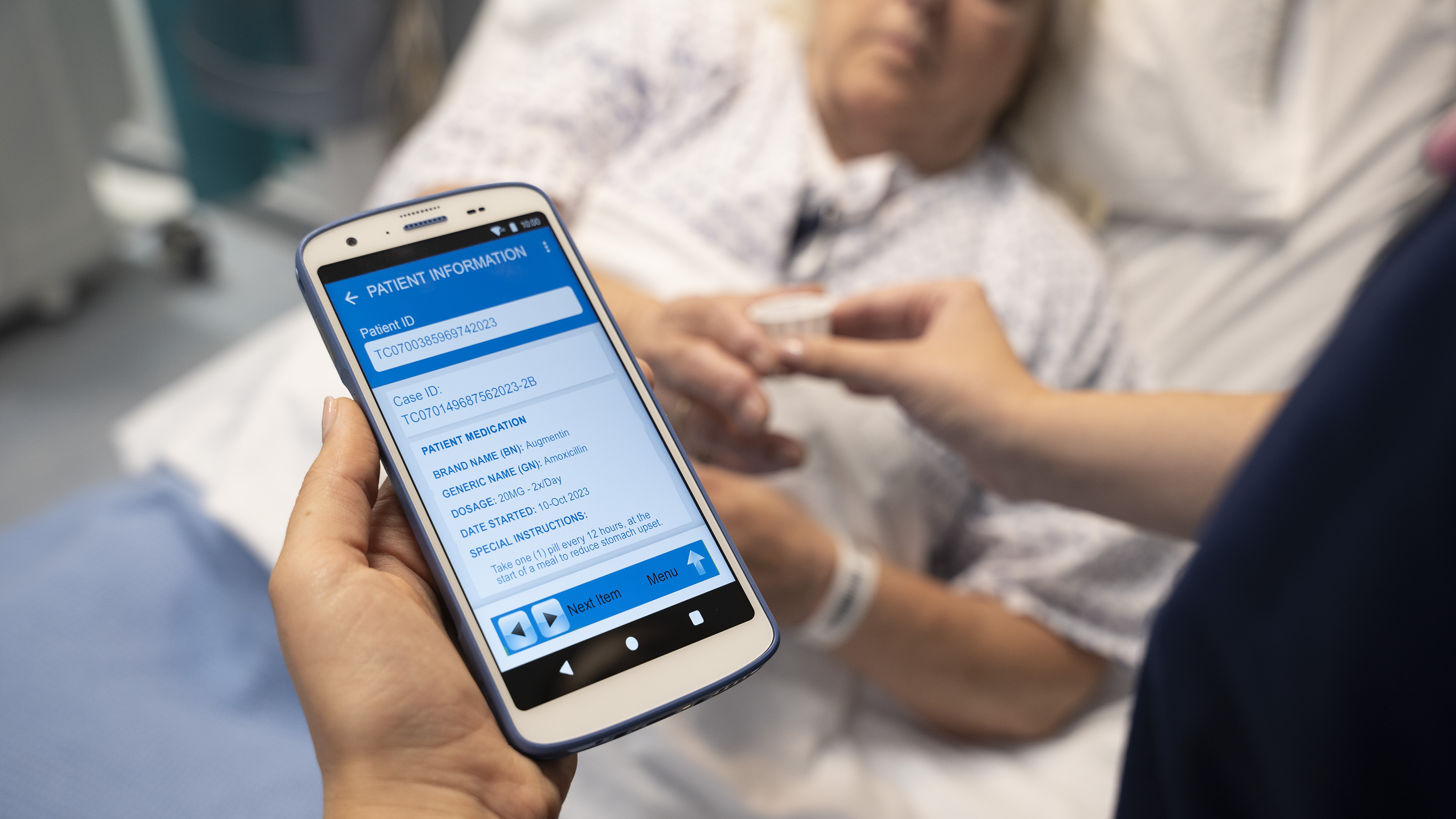 healthcare-photography-application-hc50-patient-bedside-patient-taking-pills-nurse-verifying-close-up