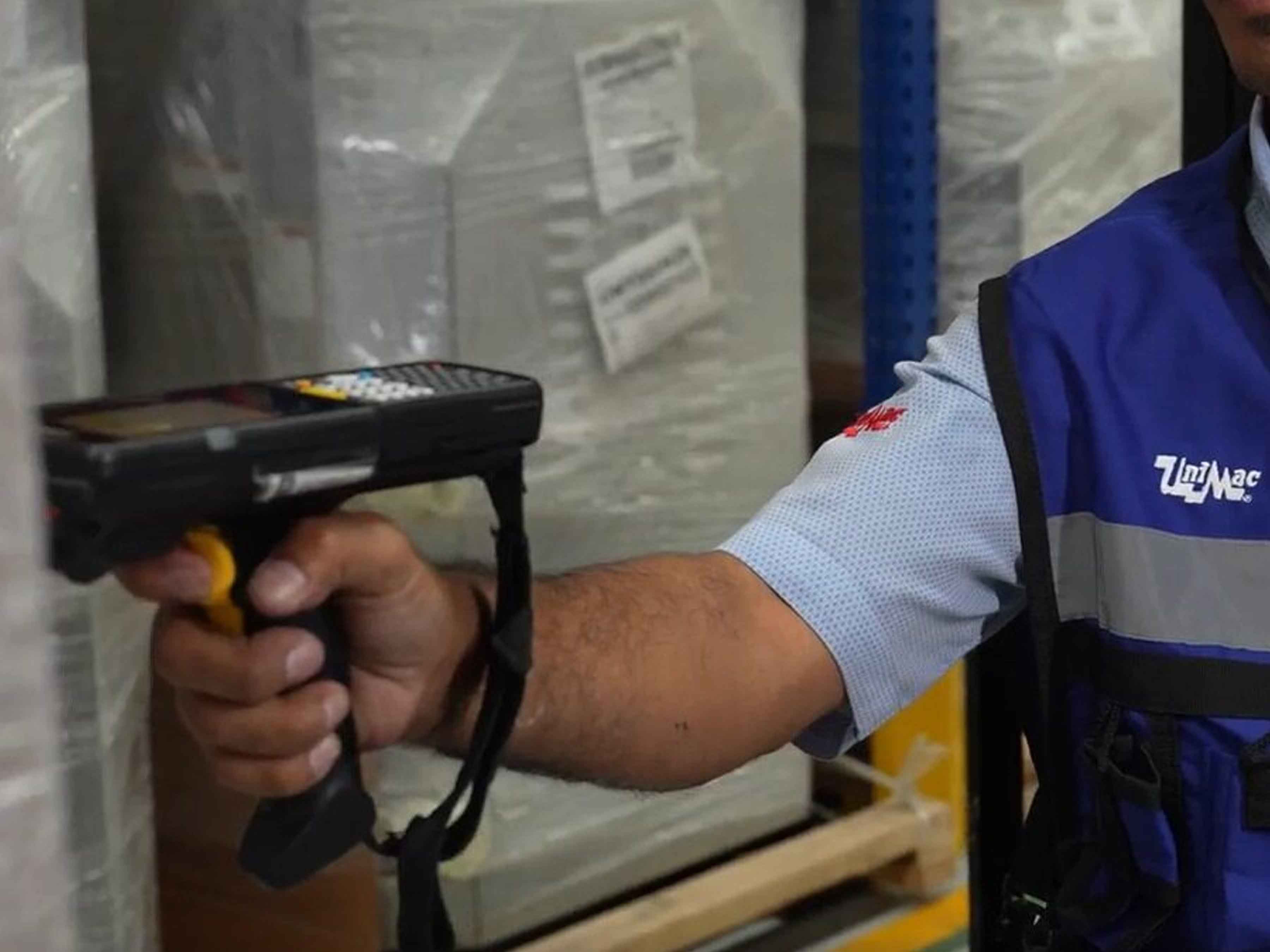 Lorsa employee with Zebra device