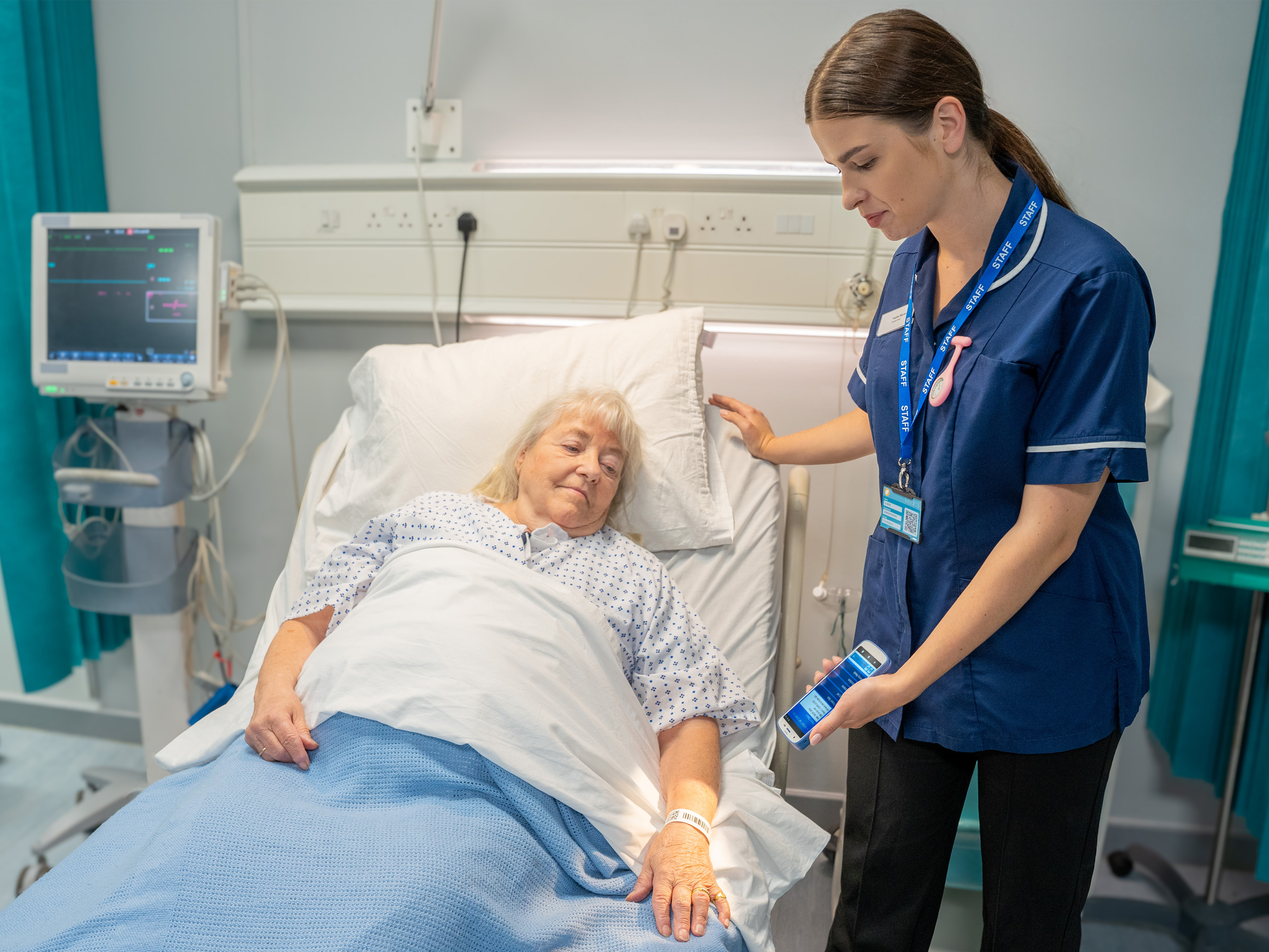 Healthcare provider scanning patient wristband using Zebra HC50