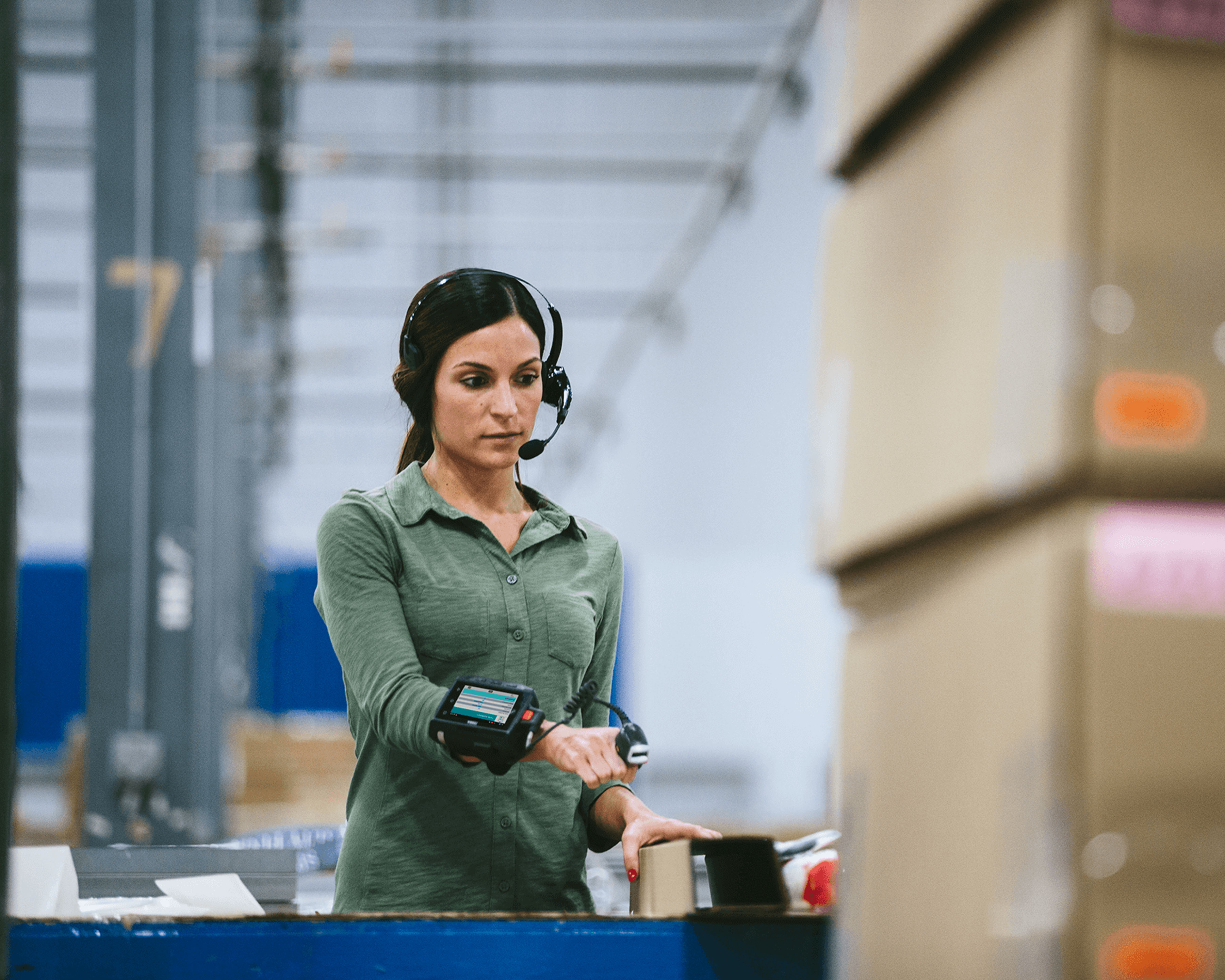 Warehouse worker scans a box with the Zebra RS5000 ring scanner for warehouse sorting