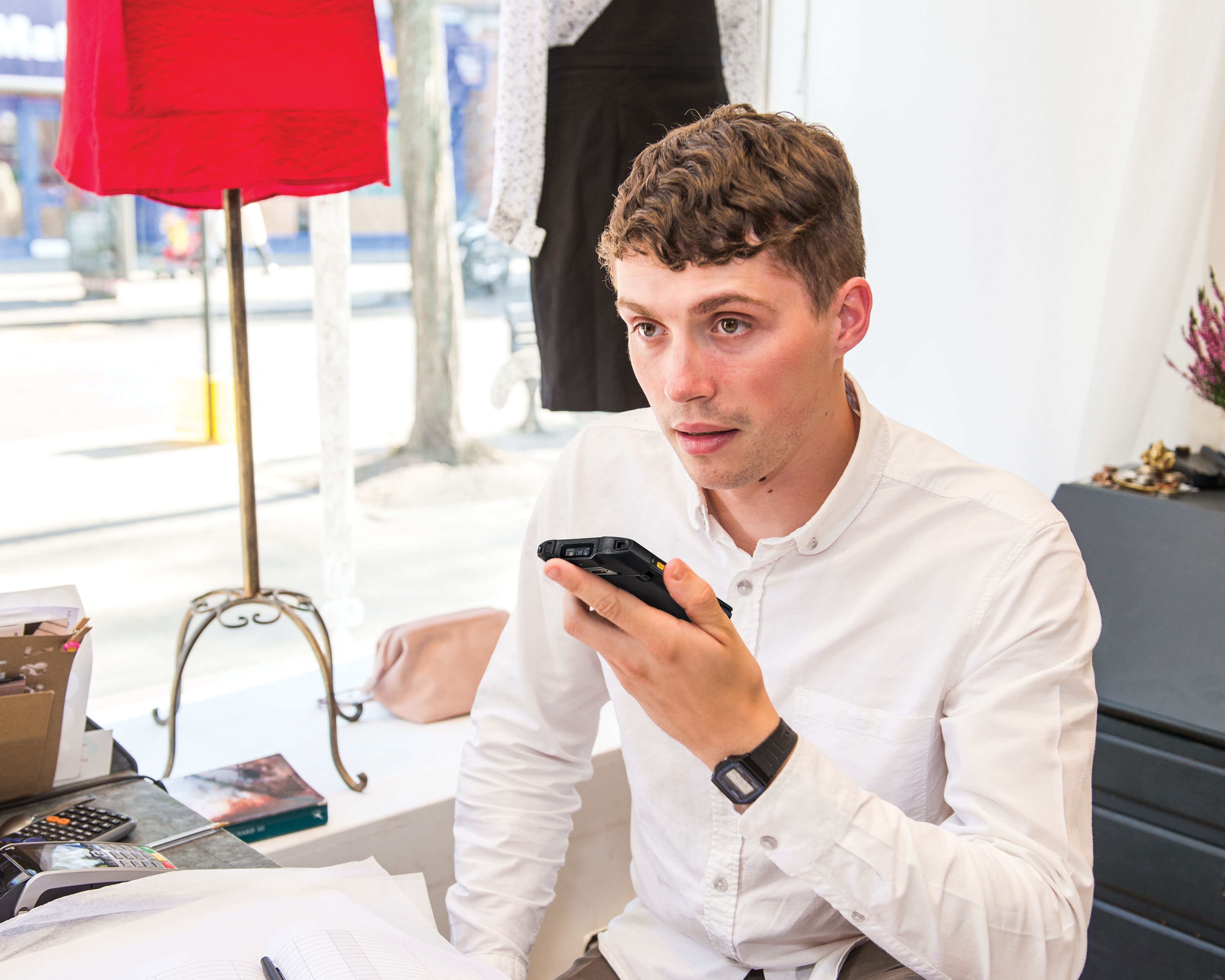 TC2x App Retail Ptt 5x4 3600 Retail worker uses Zebra TC2x mobile computer and its push-to-talk (PTT) button to communicate with colleague