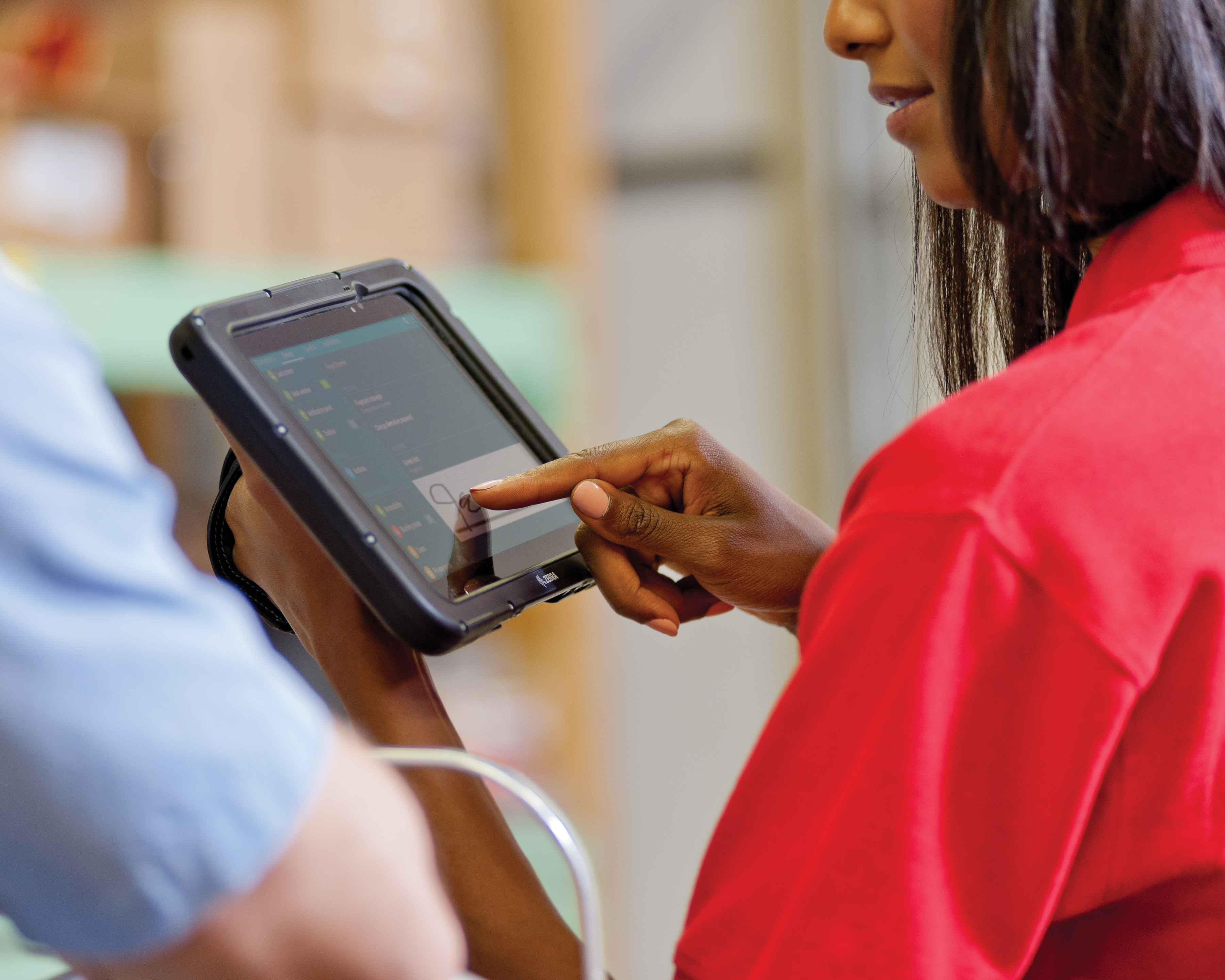Tablet Receiving in the Warehouse Close-up 5:4 3600 Receiving Solutions for Warehouse with Tablet