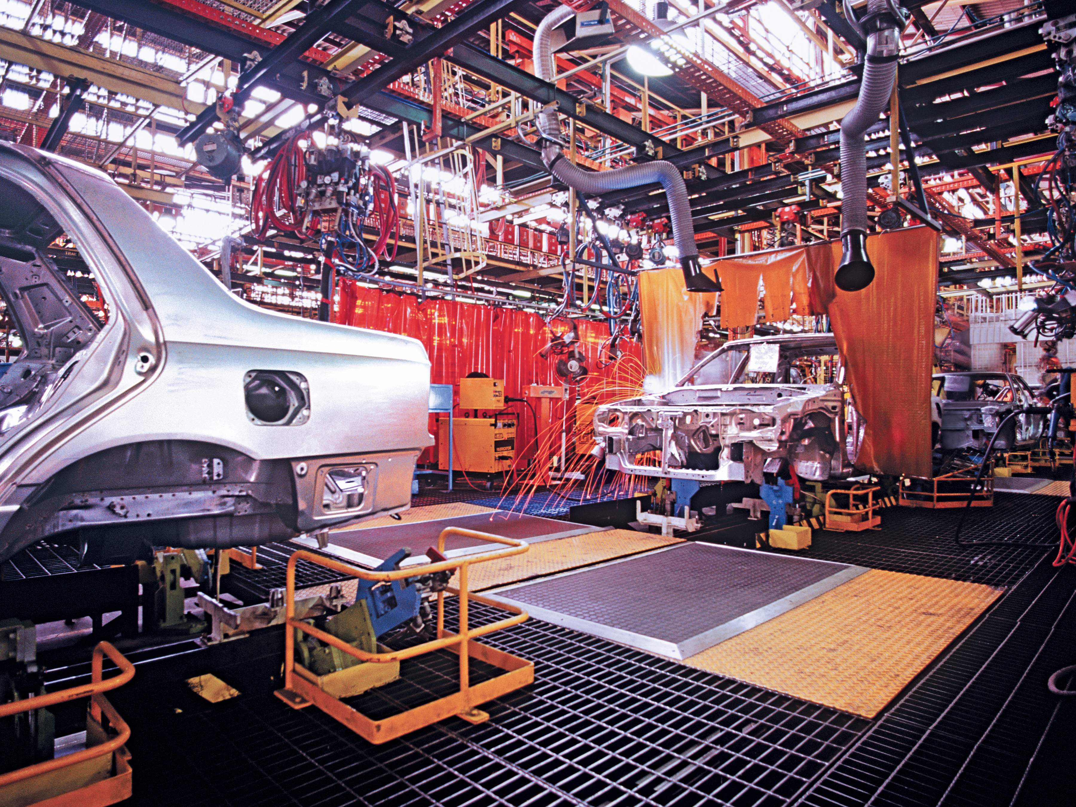 Auto Manufacturing Line with Real-time RFID Tracking - 4:3 3600 Auto Manufacturing Line with Real-time RFID Tracking