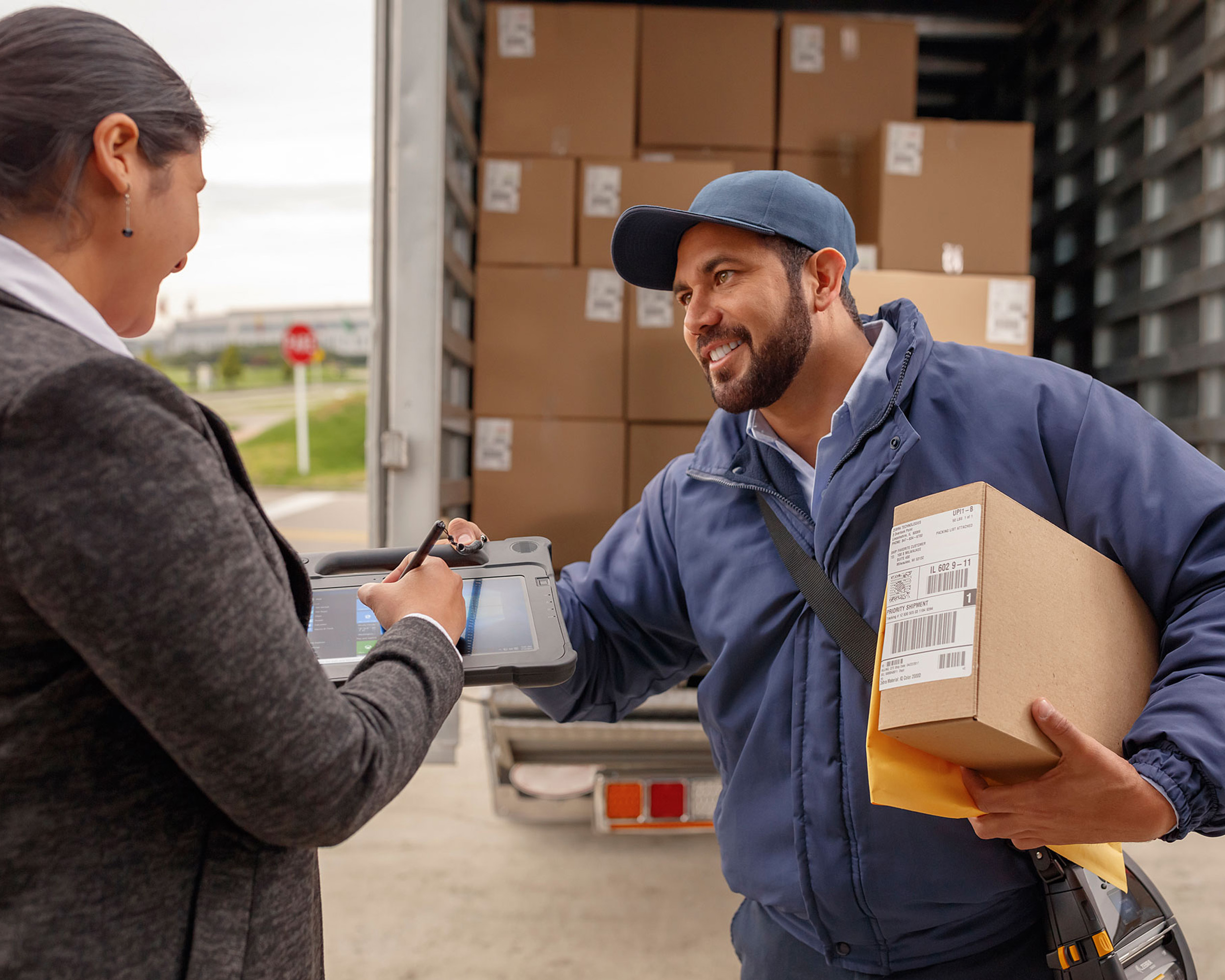 Transportation and Logistics Receiving Delivery with Tablet 5:4 2500 Logistics Receiving solutions with tablet