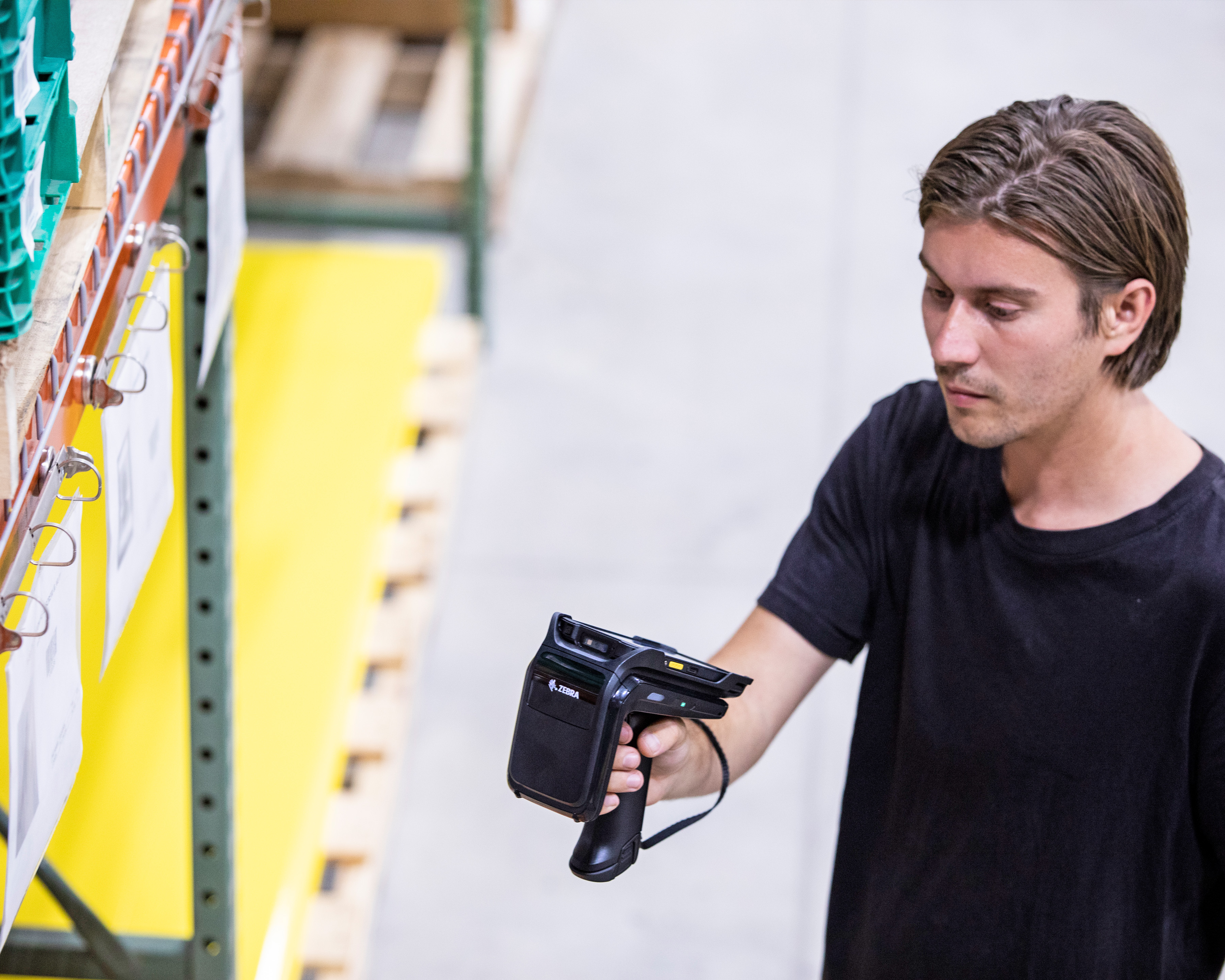 Warehouse Scanning Shelf Inventory with Handheld 5:4 3600 Warehouse application scanning shelf with handheld