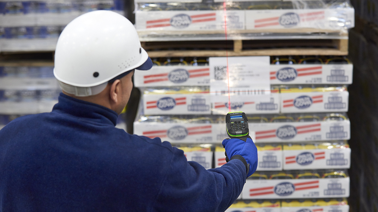 A warehouse worker uses the Zebra DS3600-KD to scan palleted food.