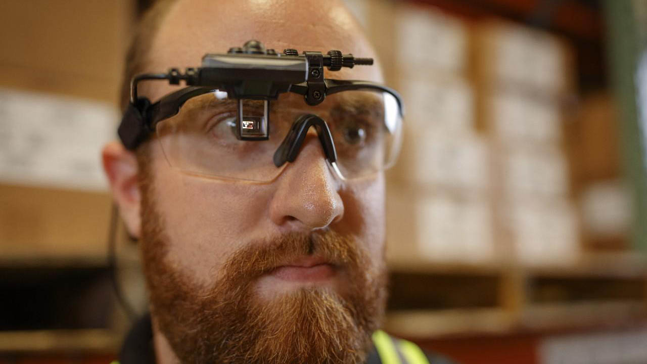 A man wears a Zebra HD4000 head-up display