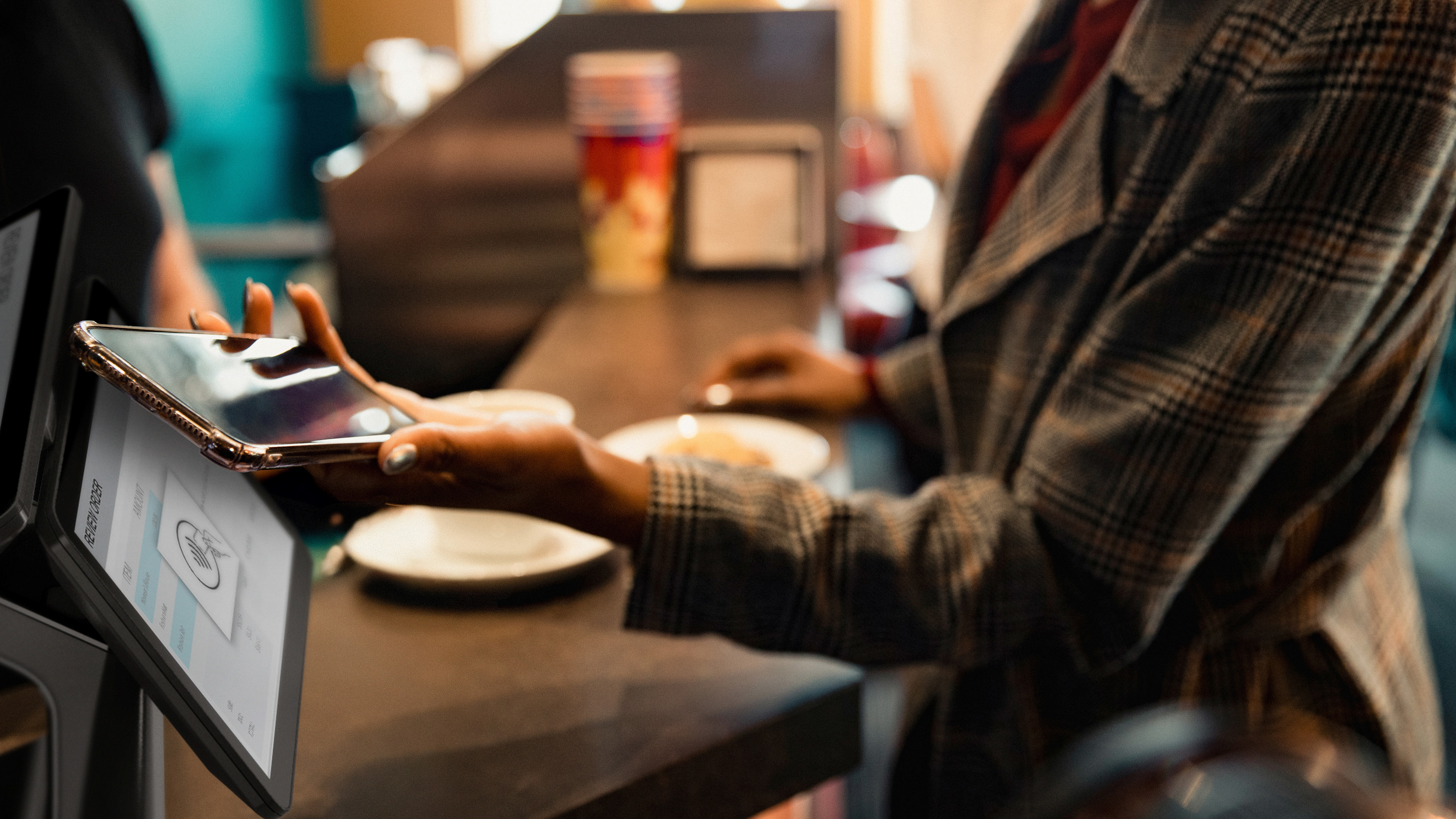 Guest using a Zebra Interactive Kiosk feature at a cafe checkout.