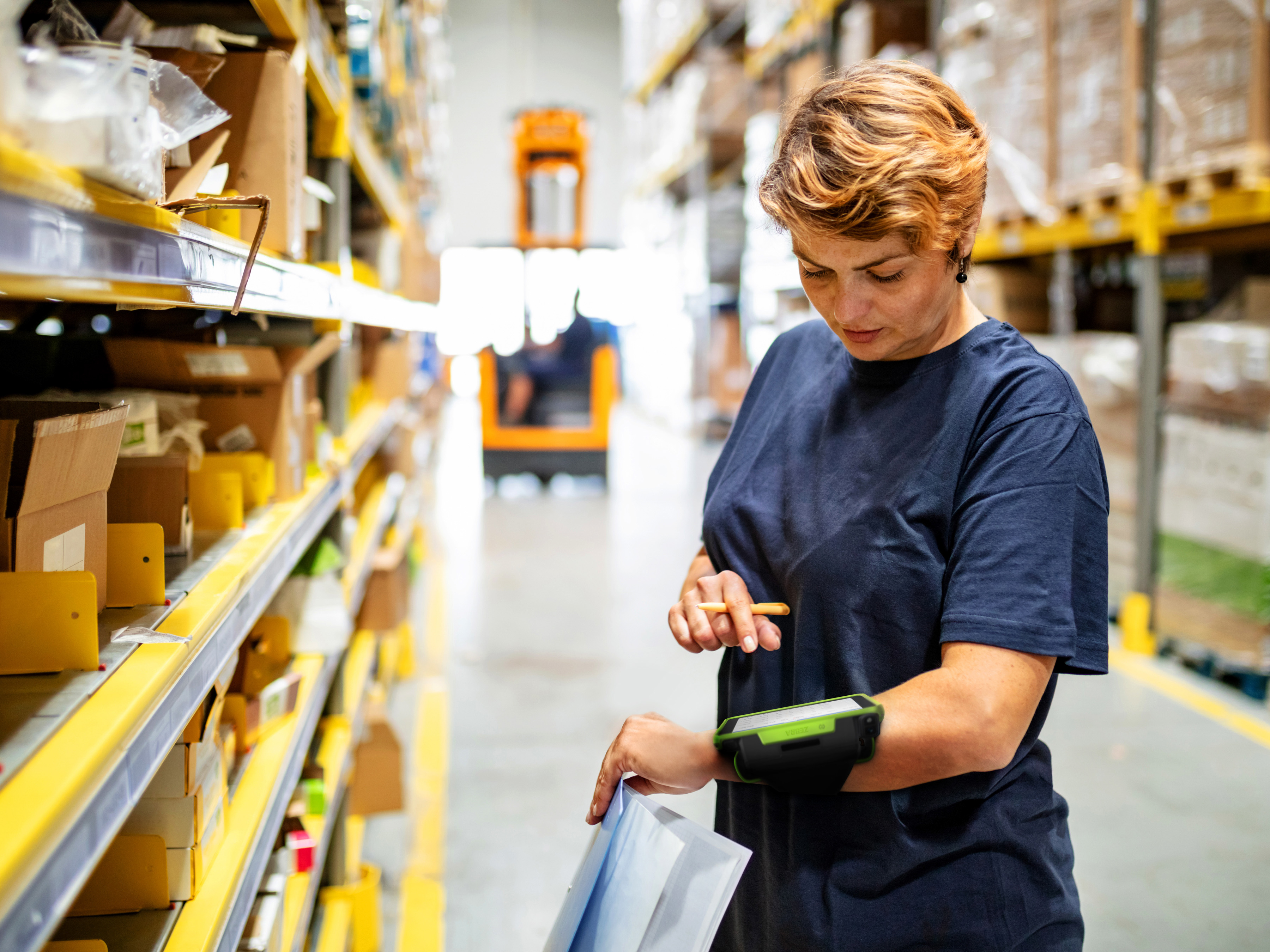Retail employee using a Zebra wearable mobile computer in a hardware store.