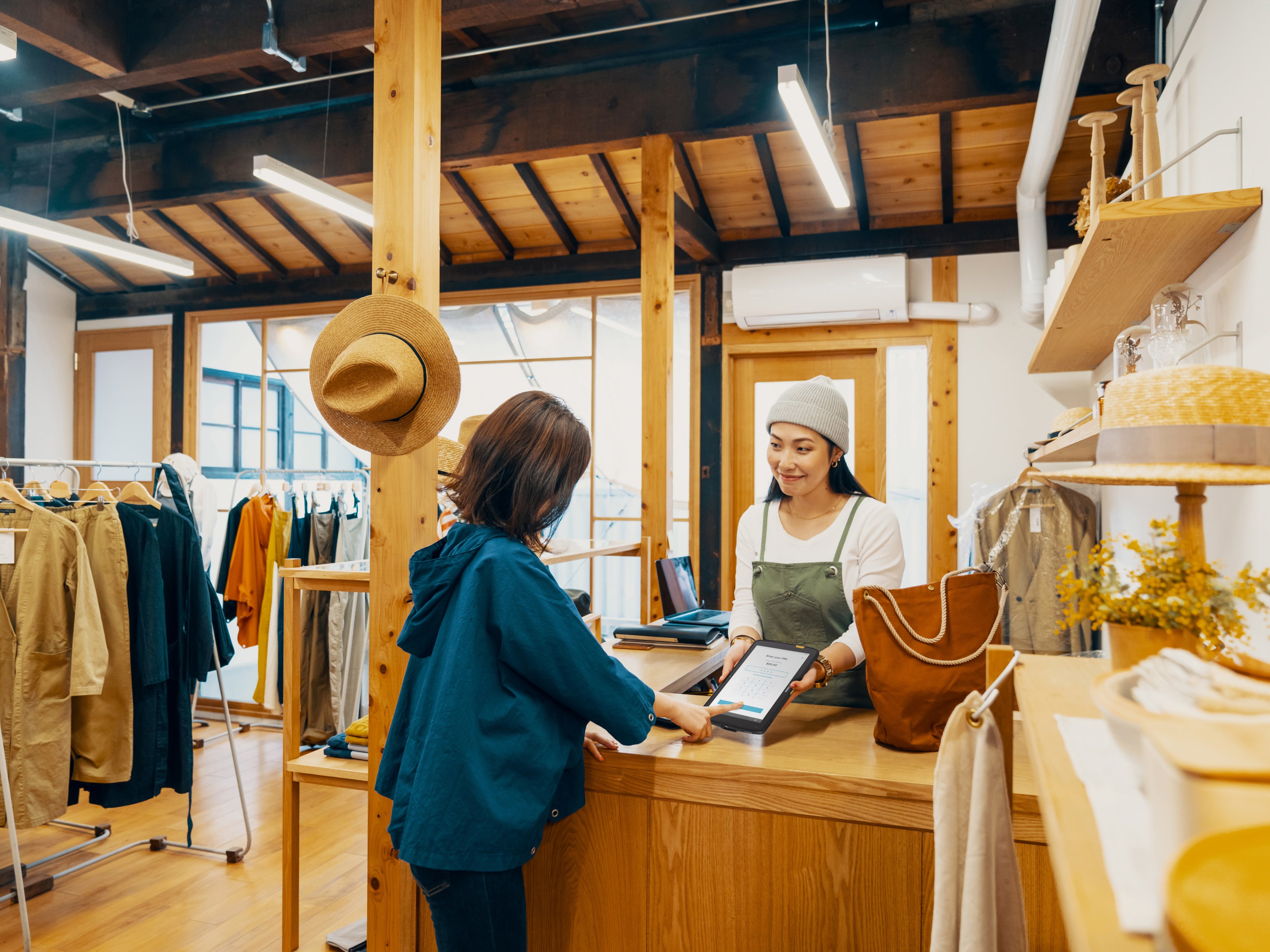 A shopper using a Zebra tablet and mobile printer to check out at a clothing store