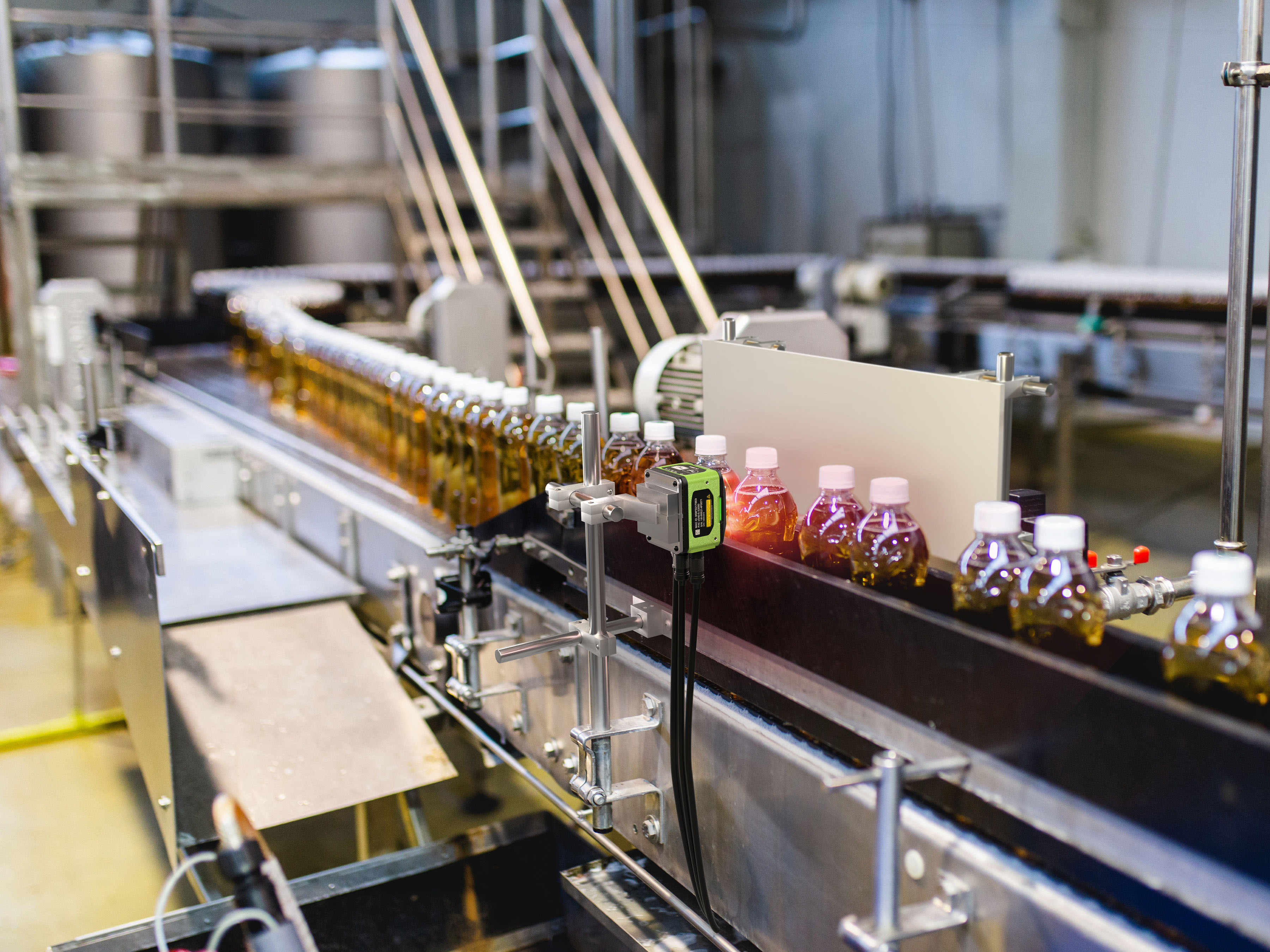 Apple juice bottling line for processing and bottling juice into bottles.
