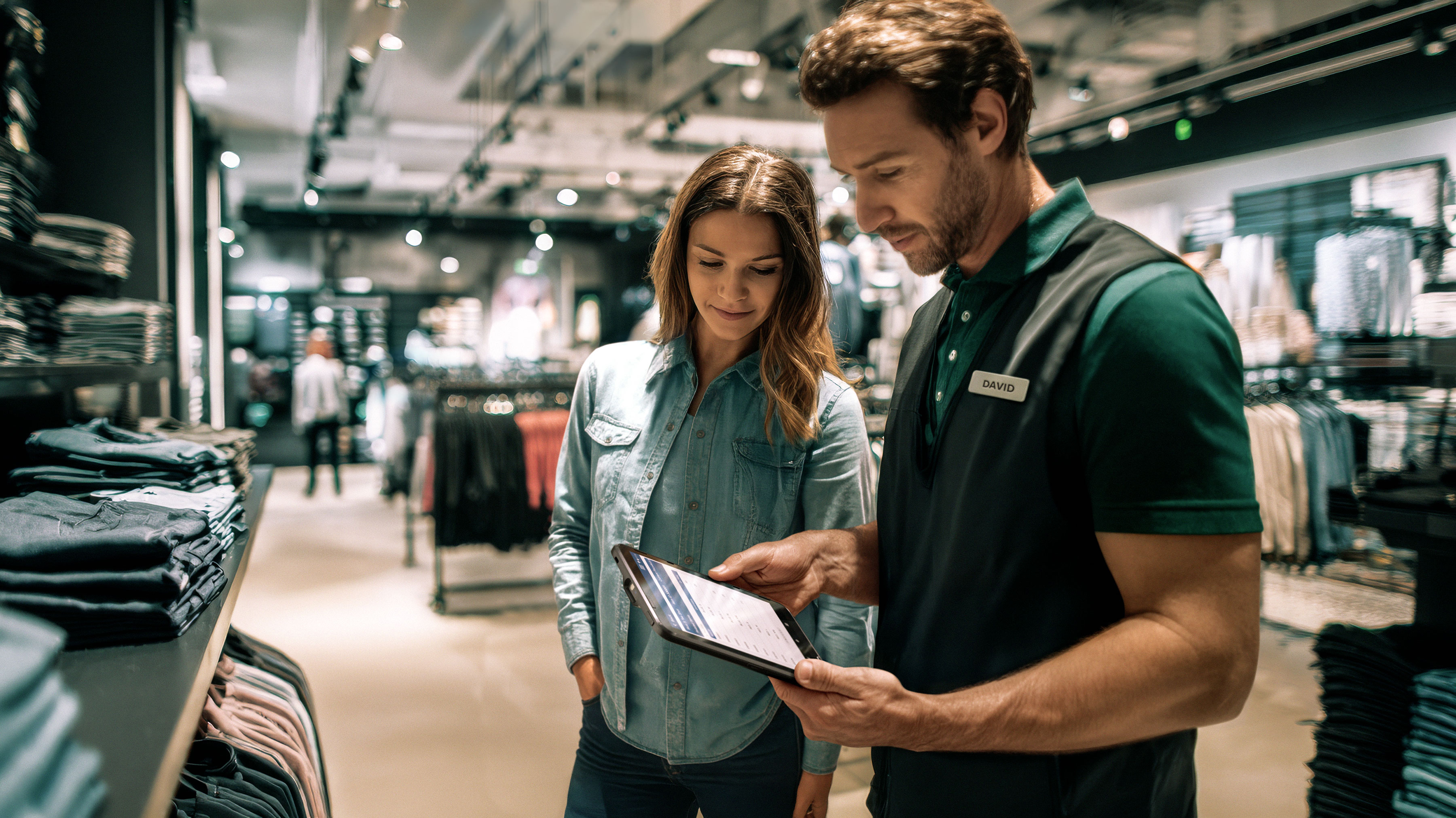 Zebra ET401 Used to Help Customer in Retail Setting