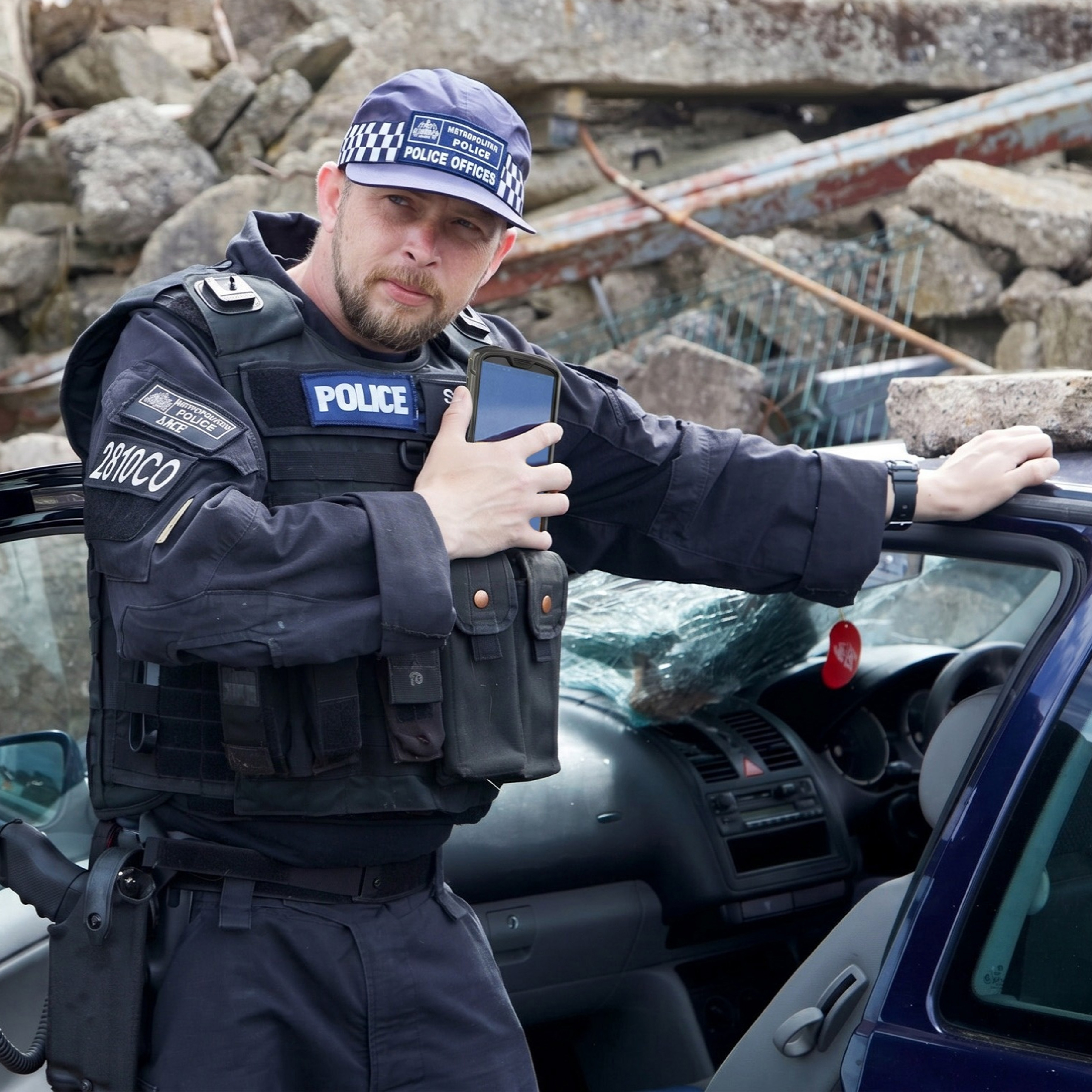 A police officer uses a Zebra FR55 rugged mobile computer to access information at the scene of an accident.
