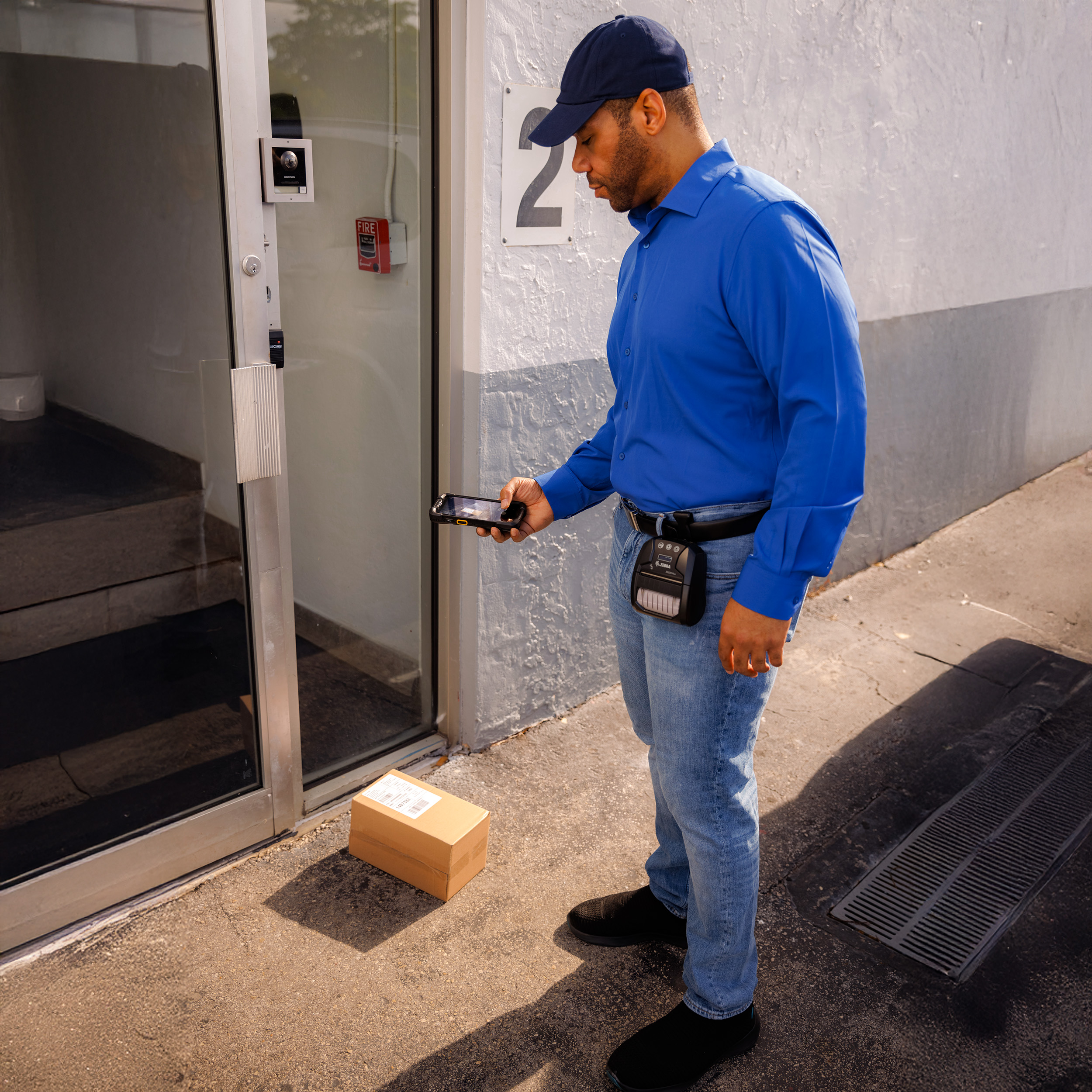 Delivery driver uses Zebra device to obtain proof of delivery