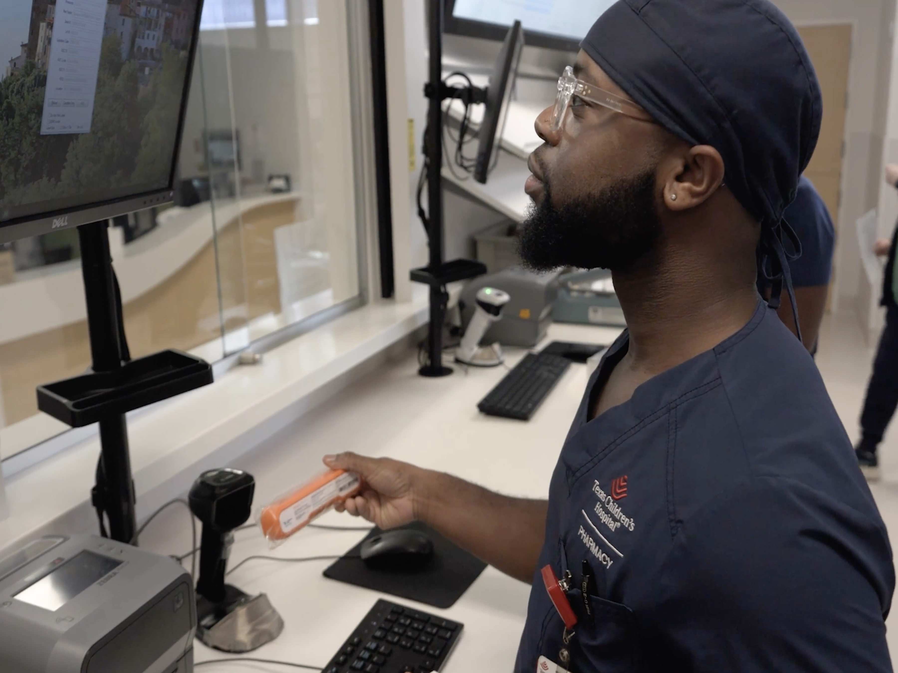 Texas Children's Hospital employee uses Zebra hybrid scanner  for inventory management of medication. -Use only in relation to Success Story