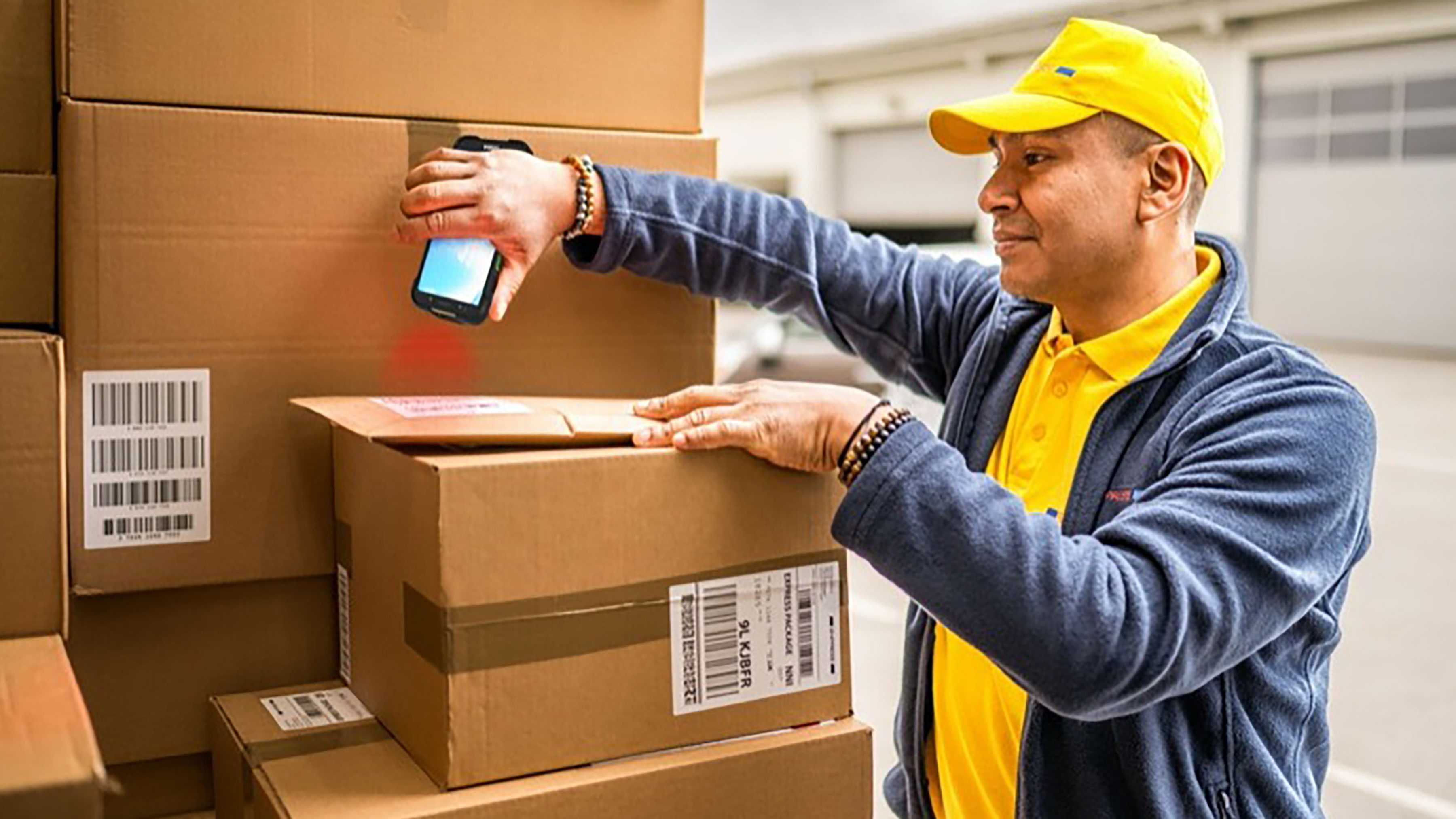 Delivery driver scanning package with Zebra TC501