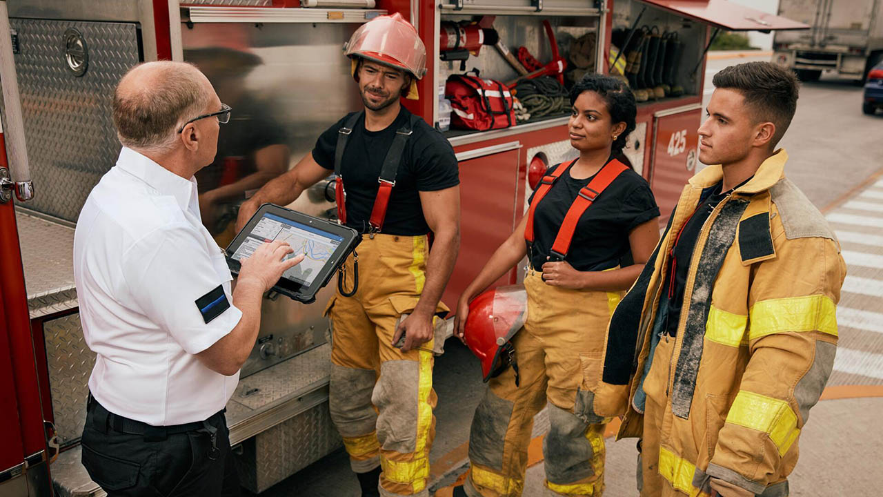 A battallion chief briefs firefighters using his Zebra ET8x tablet